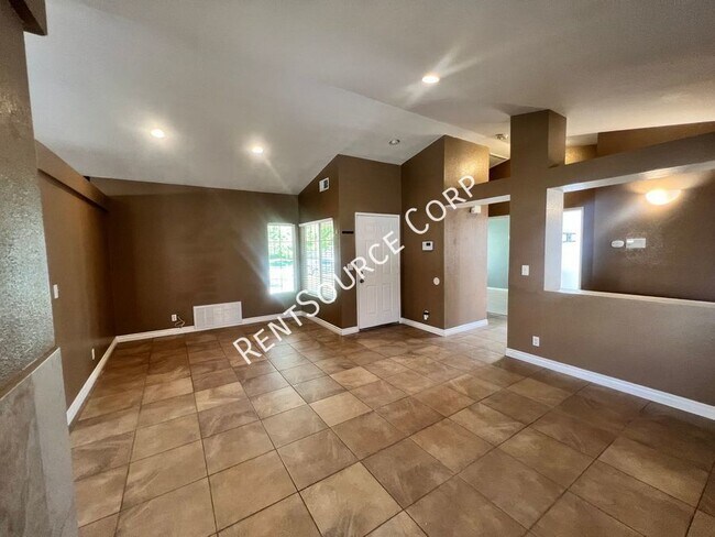 Building Photo - 4 Bedroom Single Story Home for Rent in Ro...
