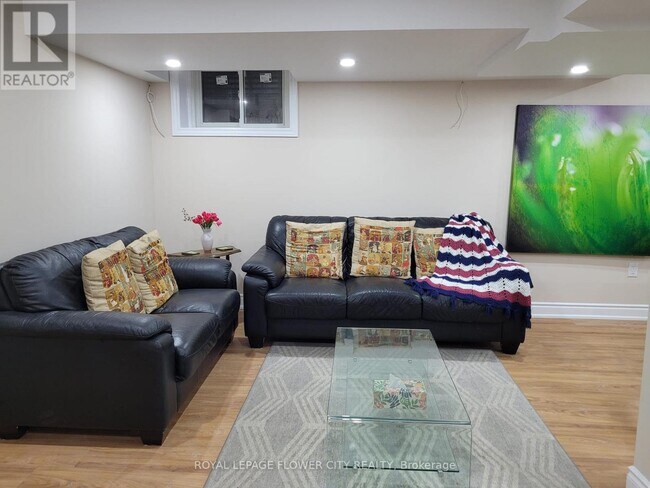 Photo du bâtiment - 2551 Old Carriage Rd