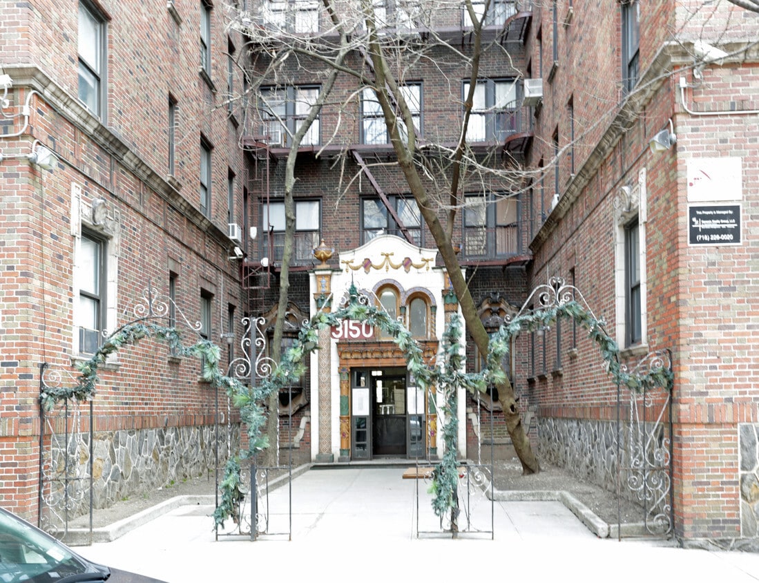 3130 - 3150 Rochambeau Ave - 3130-3150 Rochambeau