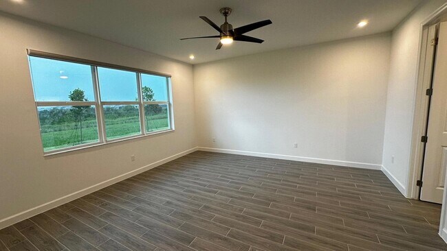 Foto del edificio - 10654 SW Village Pkwy