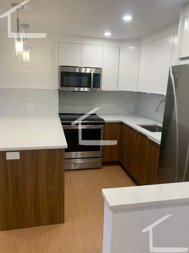 Foto del edificio - New, Luxury Listing in Coolidge Corner!  State of the Art Appliances, Marble Bathrooms, Spacious ...