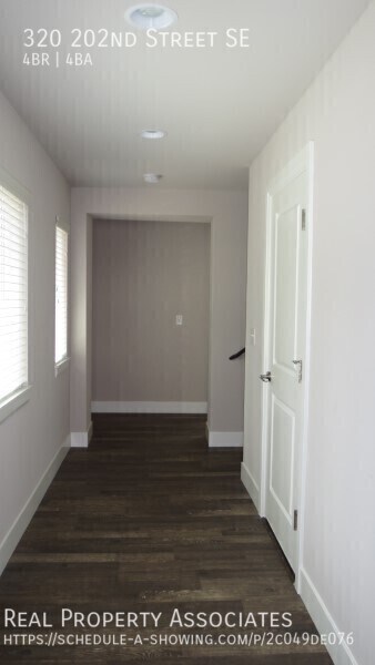 Foto del edificio - 320 202nd St SE