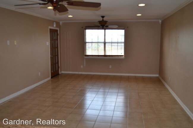 Building Photo - 4859 Francis Dr