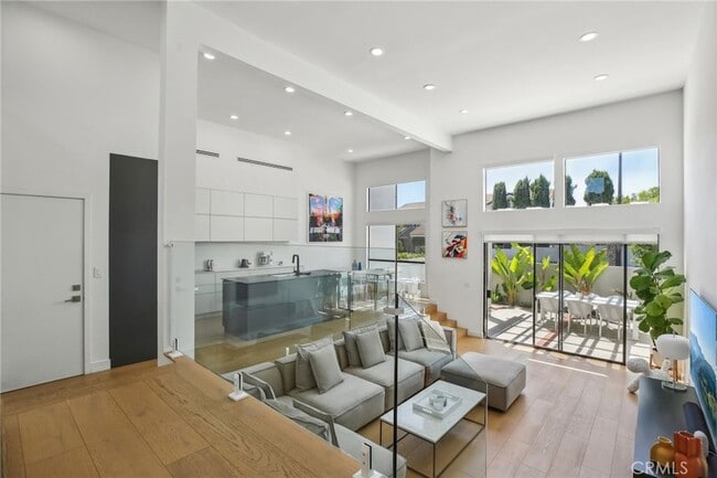 Building Photo - 15 Waterway