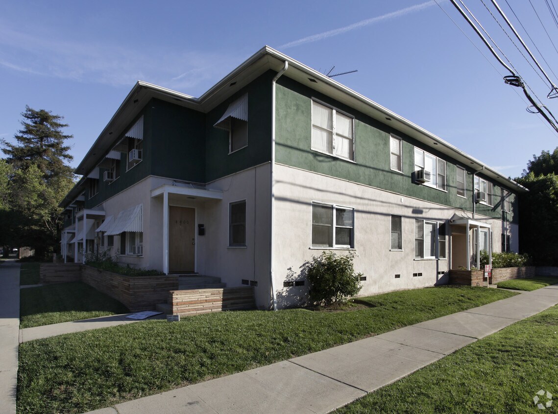 Foto principal - 4400 Bellflower Ave