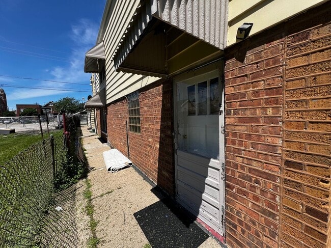 Building Photo - 1440 S 49th Ave