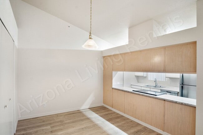 Building Photo - BLUE2710