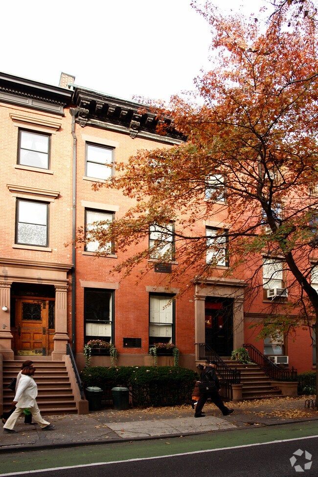 Foto del edificio - 242 Henry St