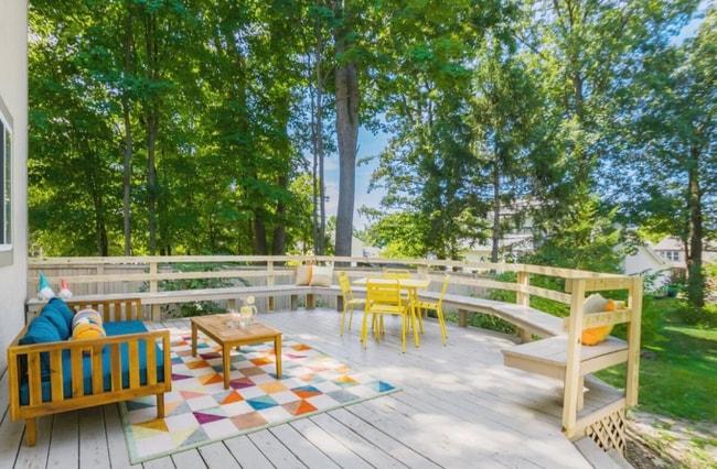 Foto del edificio - 5664 Red Bend Ln