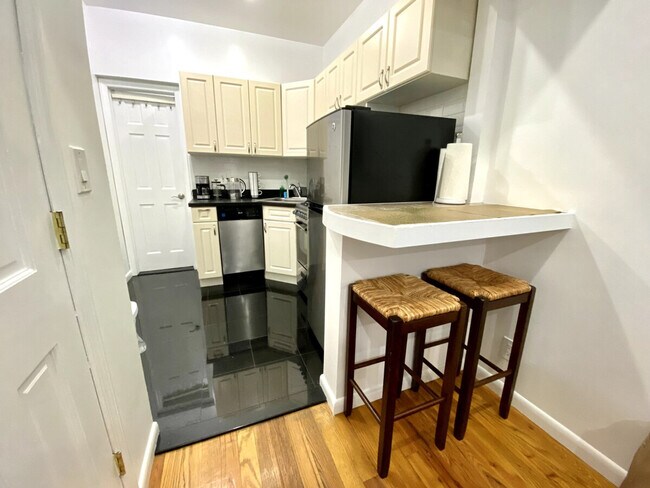 Foto del edificio - 310 E 103rd St