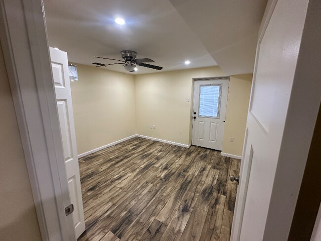 Foto del edificio - 7351 Waldman Ave