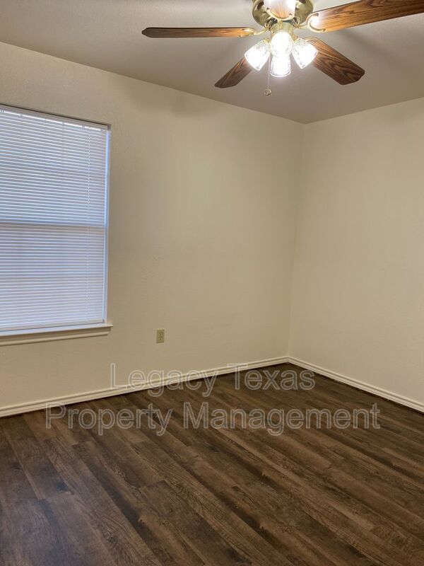 Foto del edificio - 1110 Williams Ave