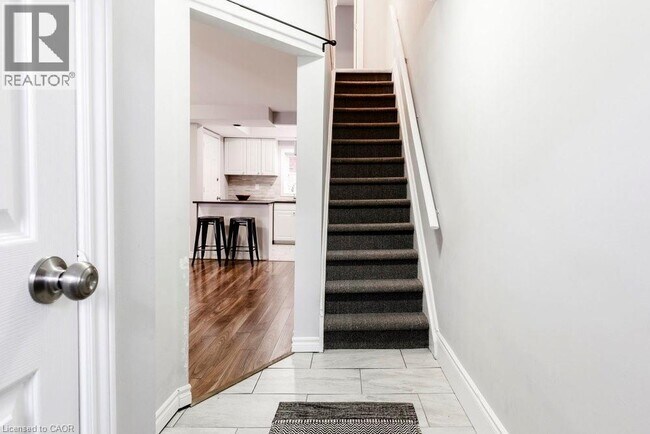 Building Photo - 35 Ferrie St W