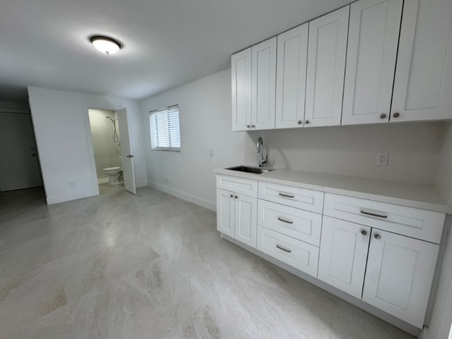 Foto del edificio - 4471 SW 1st St