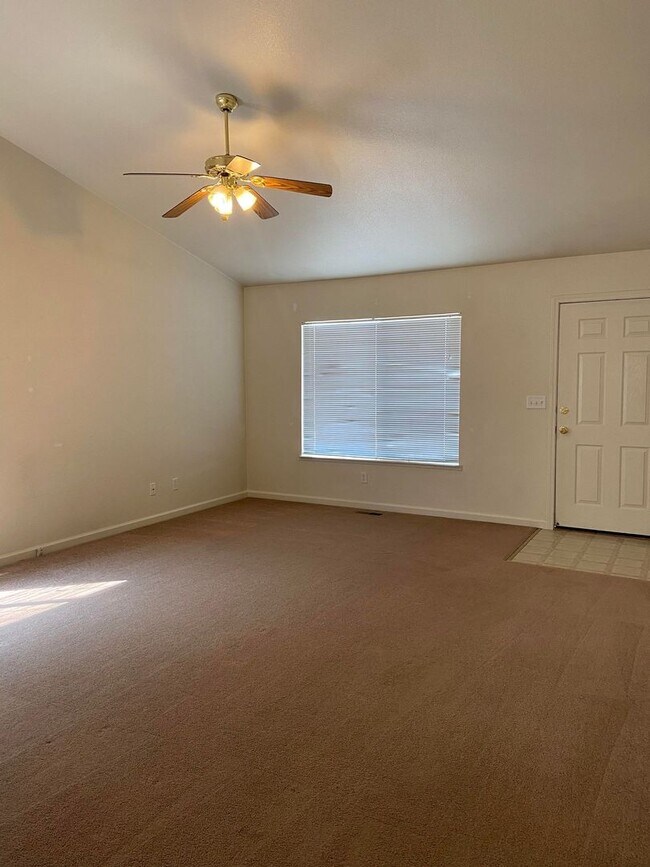 Foto del edificio - UPCOMING! 4bedroom home in Fallon! Schedule future tour to view home.