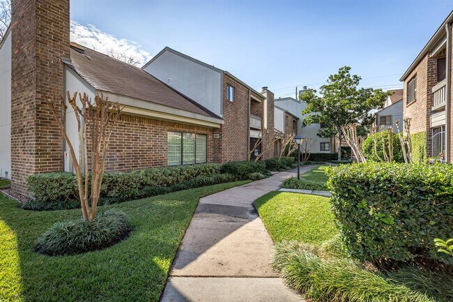 Building Photo - 1114 Augusta Dr