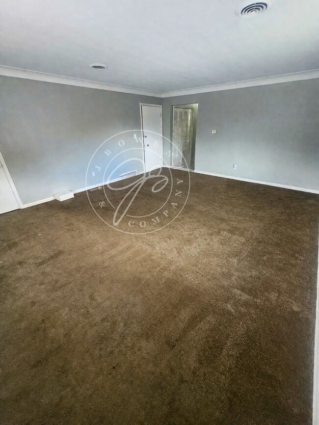 Foto del edificio - Charming 1-Bed with Spacious 1050 Sq Ft Layout in Toledo's Heart!