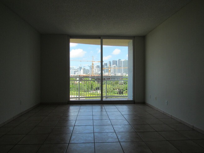 Building Photo - 2475 Brickell Ave