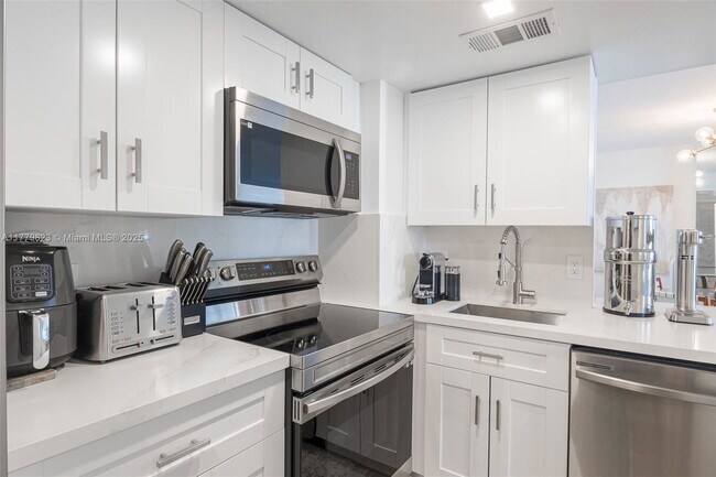 Building Photo - 770 Claughton Island Dr
