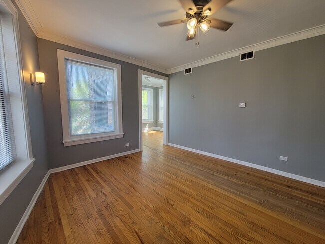 Foto del edificio - 1205 W Farwell Ave
