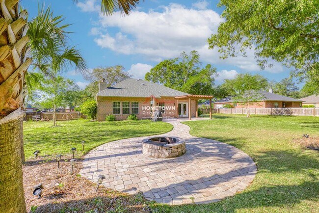 Building Photo - Four Bedroom Home in Gated Stonebrook Vill...