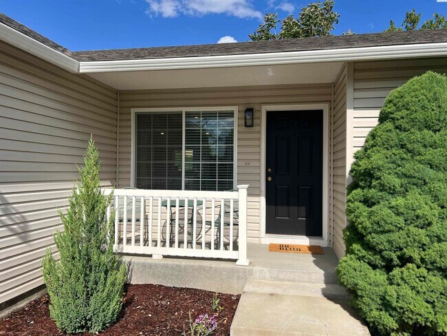 Foto del edificio - 1574 Foxglove Ave