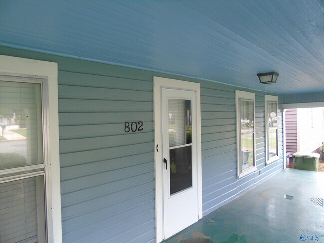 Foto del edificio - 802 Beirne Ave NE