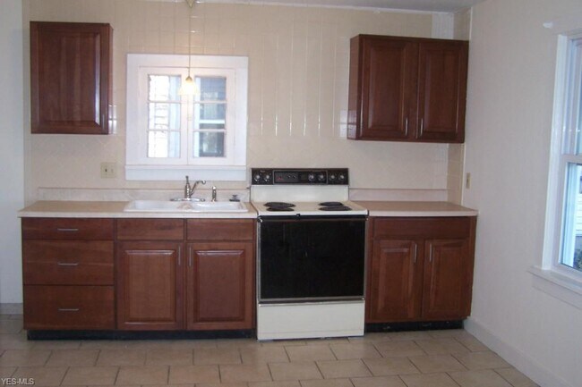 Foto del edificio - 12664 Madison Rd