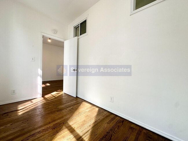 Building Photo - 156 E 85th St