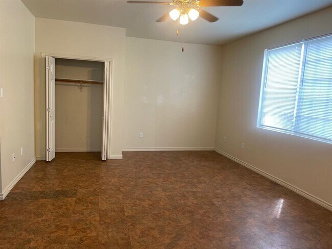 Building Photo - 261 Zimmerman Ave