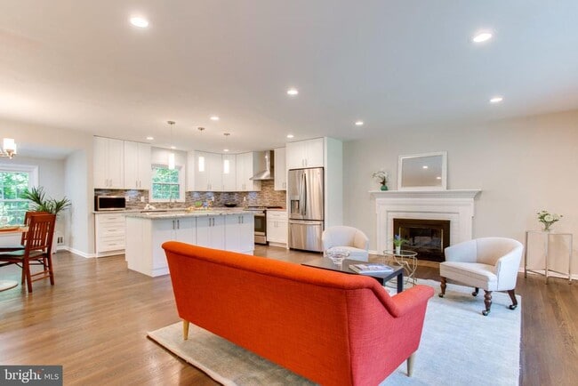 Building Photo - 9112 Santayana Dr
