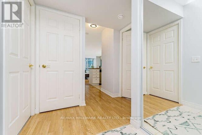 Building Photo - 30 Grand Trunk Crescent