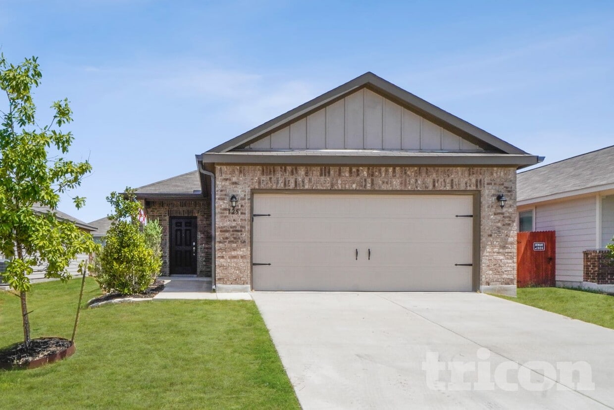 Primary Photo - 125 Buttercup Bnd