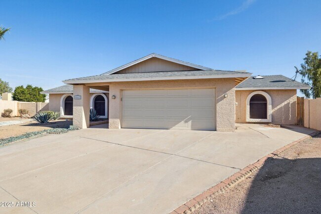 Building Photo - 4662 W Kings Ave