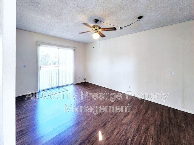 Building Photo - 2822 E Tierra Buena Ln