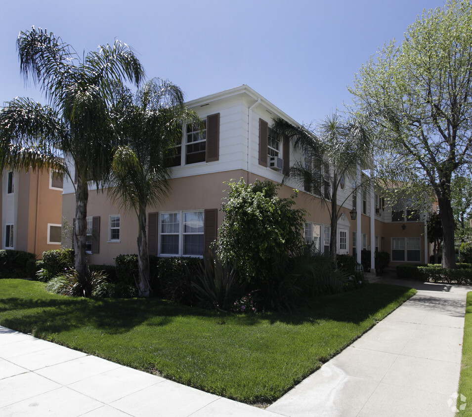 Primary Photo - 117 N Parish Pl