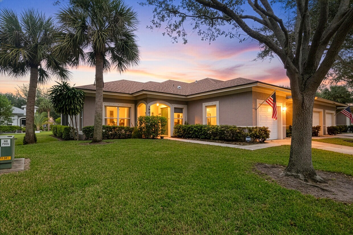 Foto principal - 1864 S Dovetail Dr