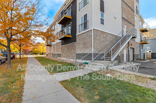 Building Photo - 2999 Lawrence St