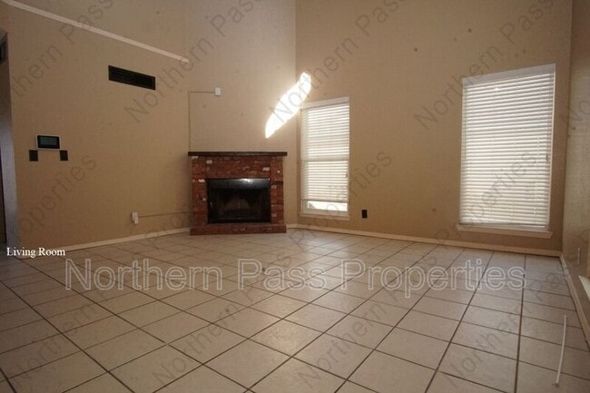 Foto del edificio - 637 Woodcrest Ln