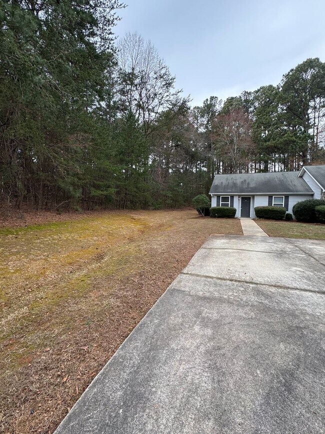 Building Photo - 111 Birdie Ct