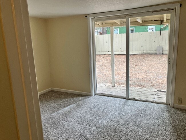 Foto del edificio - *LONG TERM RENTAL*