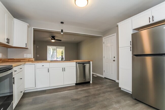 Foto del edificio - Desirable 4 Bedroom in Mason