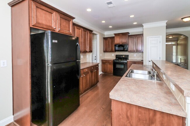 Building Photo - 501 Wicklow Pl #P