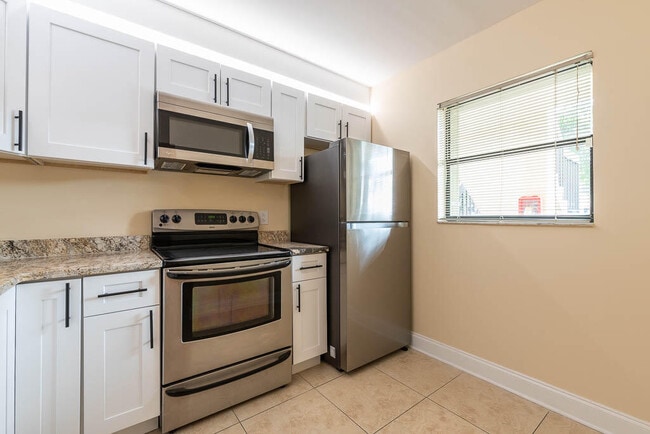 Building Photo - 7101 Golf Colony Ct