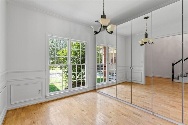 Foto del edificio - 1249 McLendon Dr