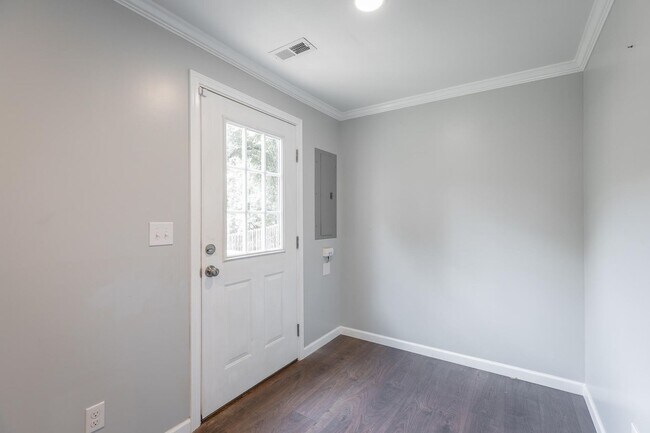 Foto del edificio - 1 bedroom basement rental