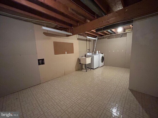 Foto del edificio - 12656 Magna Carta Rd