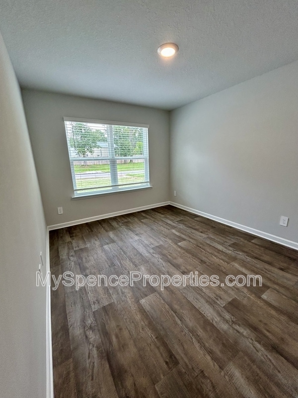 Building Photo - 7789 Pin Oak Dr N