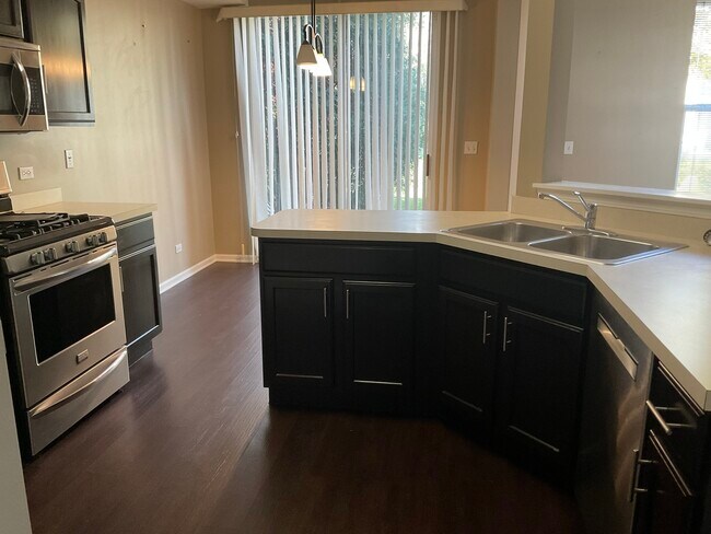 Foto del edificio - 3248 Bromley Ln