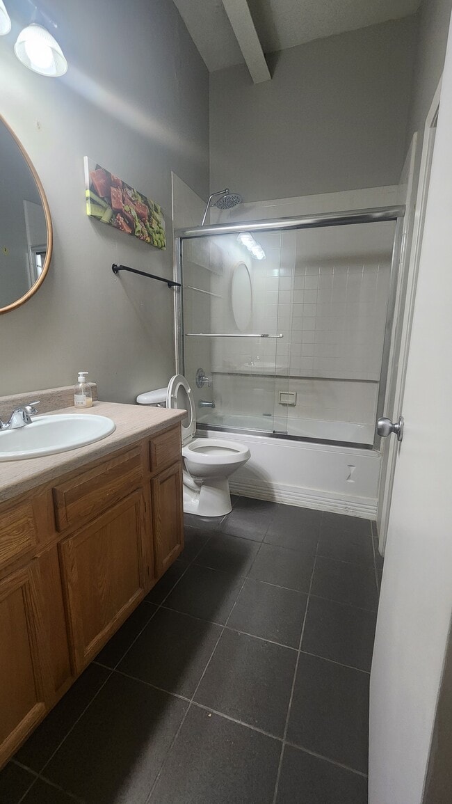 Building Photo - 1211 Howard St